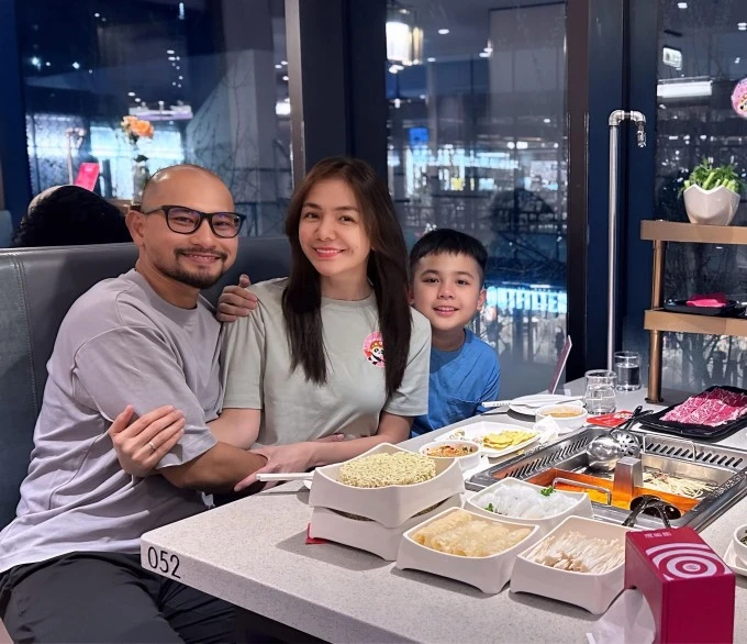 Ảnh sao 10/4: Ái Châu khoe được Huỳnh Đông và con trai cưng chiều hết mực