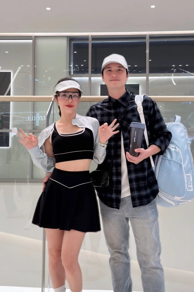 Ảnh sao 10/4: Ái Châu khoe được Huỳnh Đông và con trai cưng chiều hết mực