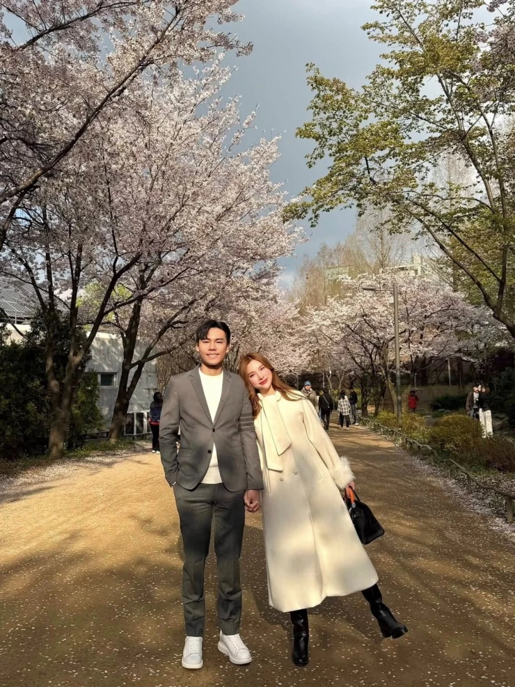 Ảnh sao 11/4: Cặp song sinh nhà Thu Trang cười rạng rỡ Ảnh sao 11/4: Cặp song sinh nhà Thu Trang cười rạng rỡ