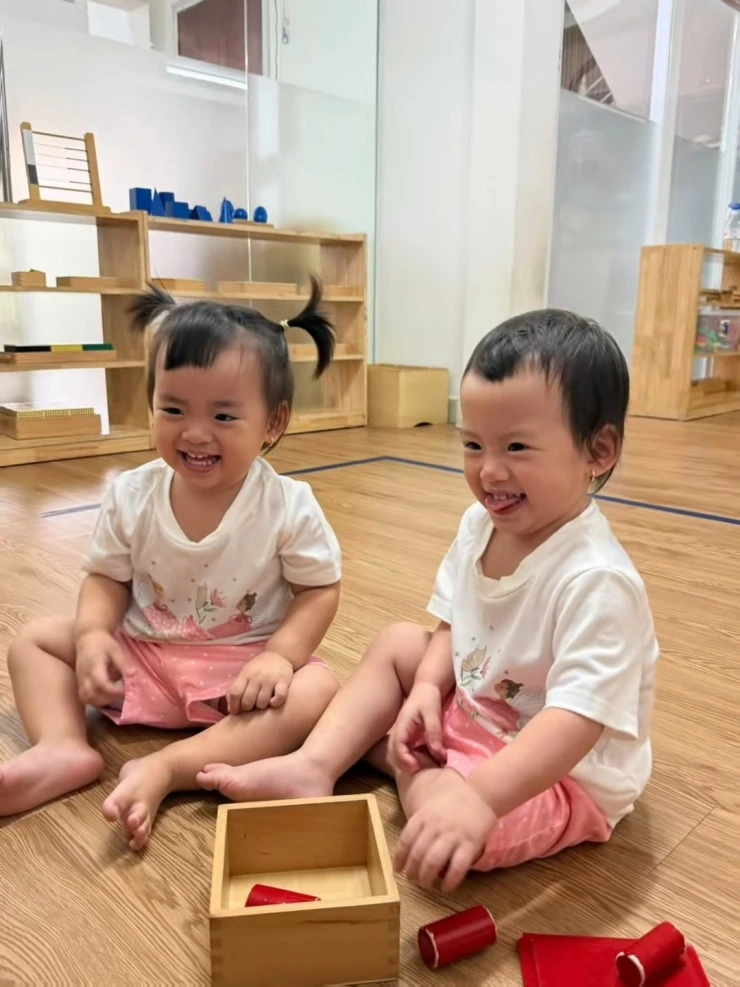 Ảnh sao 11/4: Cặp song sinh nhà Thu Trang cười rạng rỡ Ảnh sao 11/4: Cặp song sinh nhà Thu Trang cười rạng rỡ