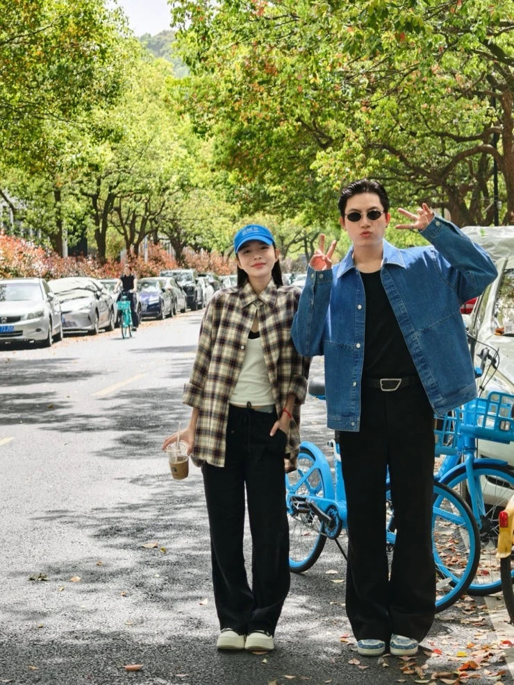 Ảnh sao 11/4: Cặp song sinh nhà Thu Trang cười rạng rỡ Ảnh sao 11/4: Cặp song sinh nhà Thu Trang cười rạng rỡ