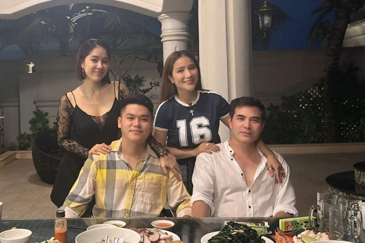 Ảnh sao 13/4: Vợ Đoàn Văn Hậu bế con trai ra sân cổ vũ chồng