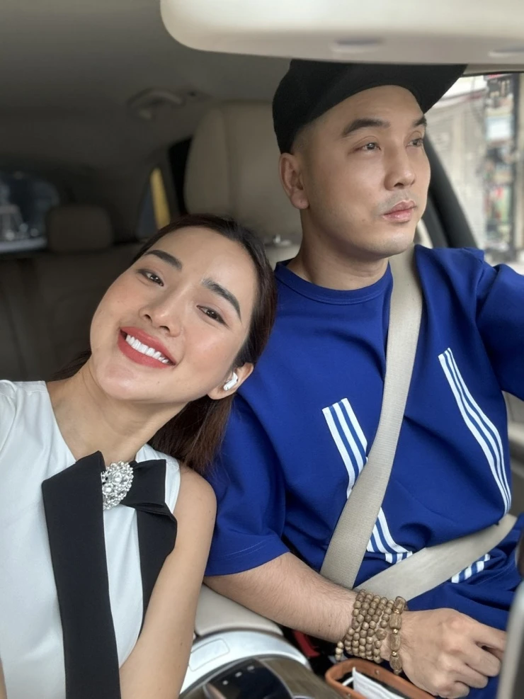 Ảnh sao 15/4: Công chúa hàng hiệu Tiên Nguyễn xách túi tiền tỷ ở Thụy Sĩ