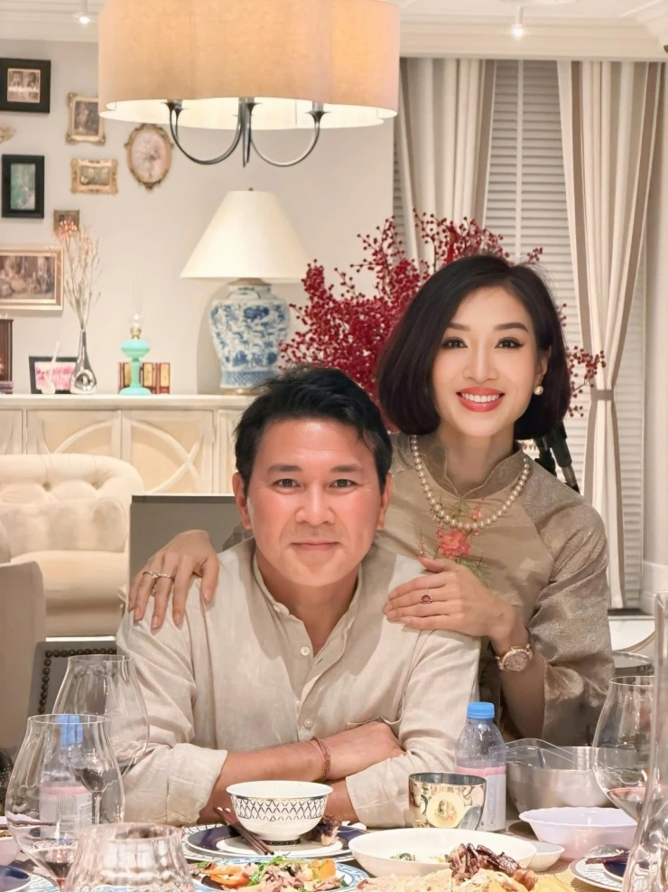 Ảnh sao 16/4: Chồng thiếu gia ra sân bay đón Ngọc Thạch sau chuyến công tác