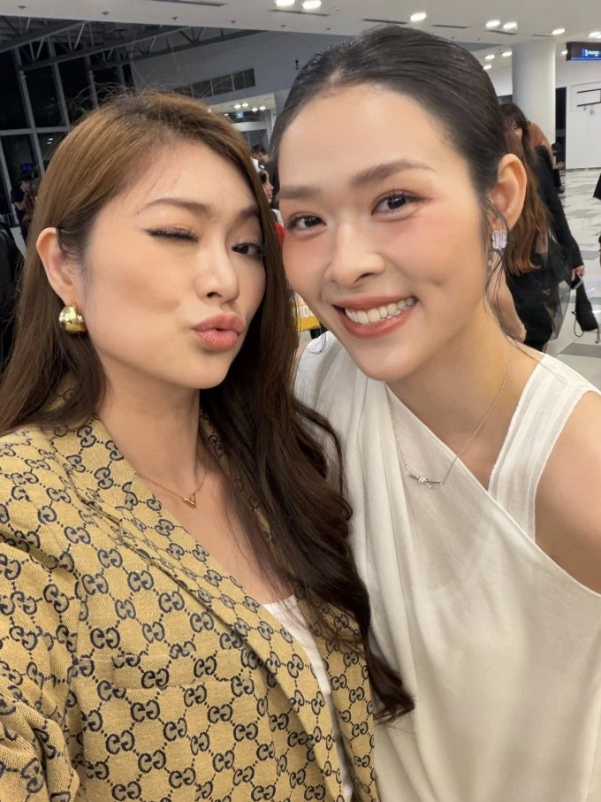 Ảnh sao 17/4: Phương Oanh gọi cặp song sinh là phụ bếp nhí bất ổn