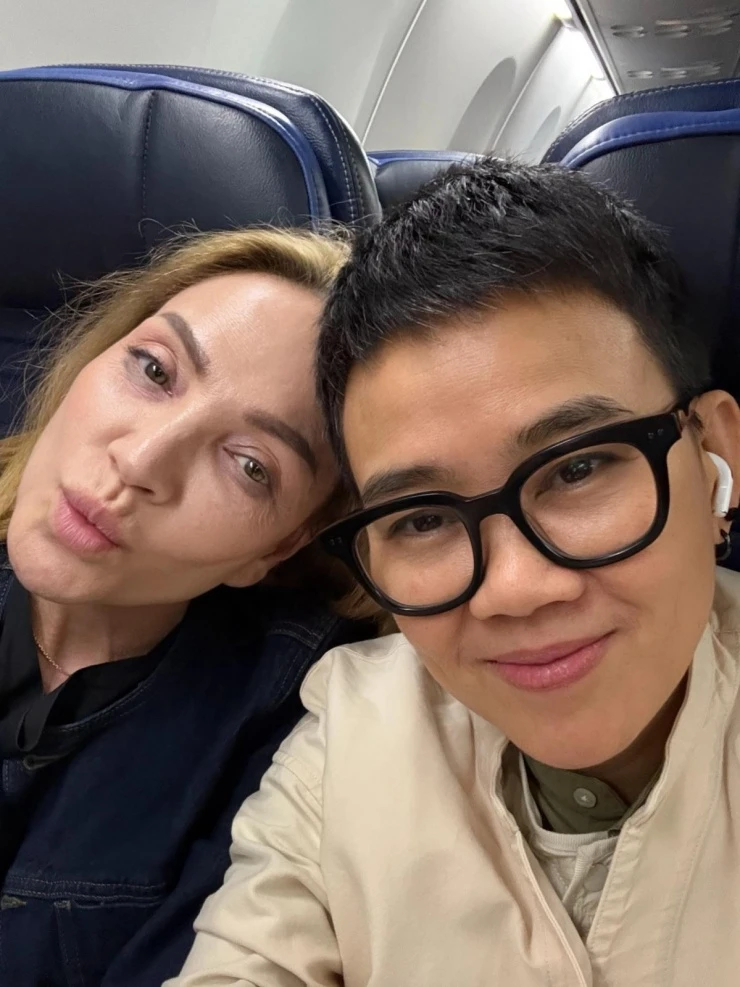 Ảnh sao 19/4: Thanh Thảo thân thiết tình cũ Quang Dũng