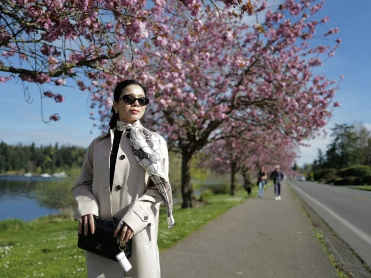 Ảnh sao 21/4: Nhã Phương muốn trọn đời nói nhiều bên Trường Giang