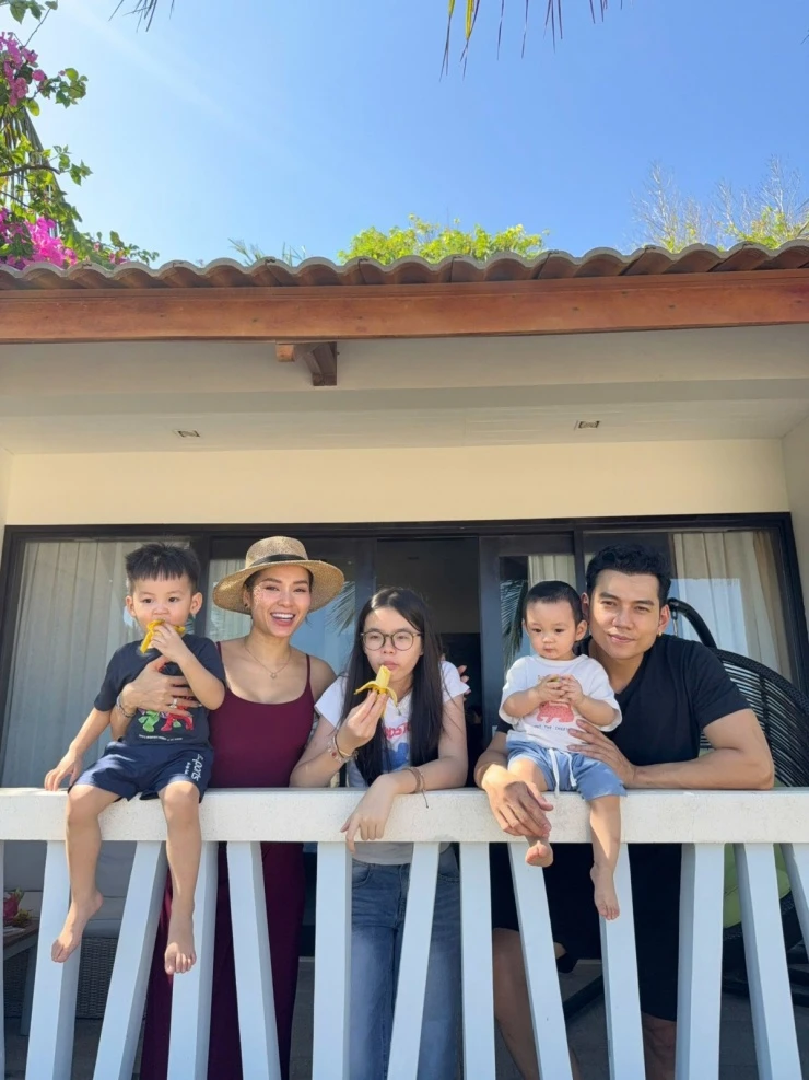 Ảnh sao 21/4: Nhã Phương muốn trọn đời nói nhiều bên Trường Giang