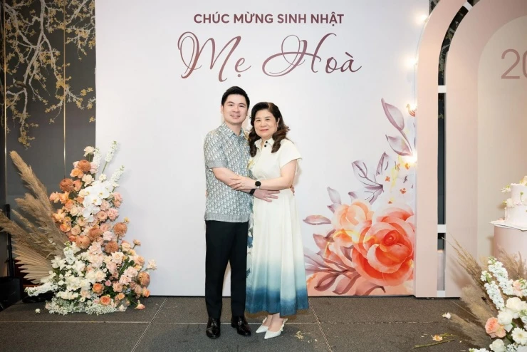 Ảnh sao 21/4: Nhã Phương muốn trọn đời nói nhiều bên Trường Giang