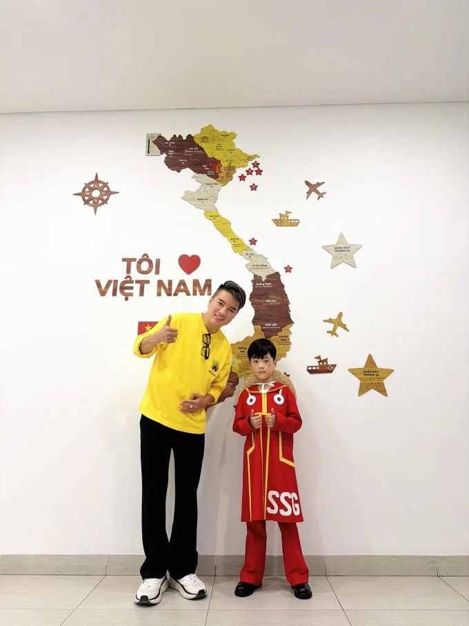 Ảnh sao 22/4: Hồng Đào hạnh phúc bên hai con gái tại Mỹ