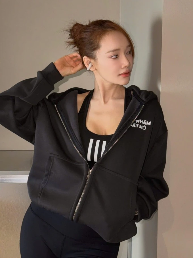 Ảnh sao 22/4: Hồng Đào hạnh phúc bên hai con gái tại Mỹ