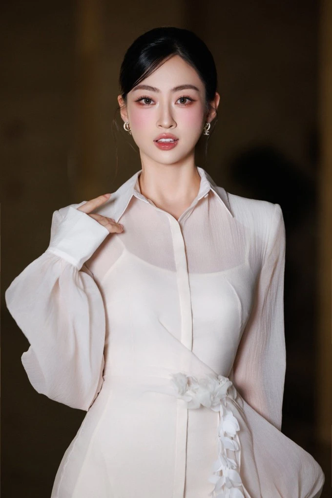 Ảnh sao 22/4: Hồng Đào hạnh phúc bên hai con gái tại Mỹ