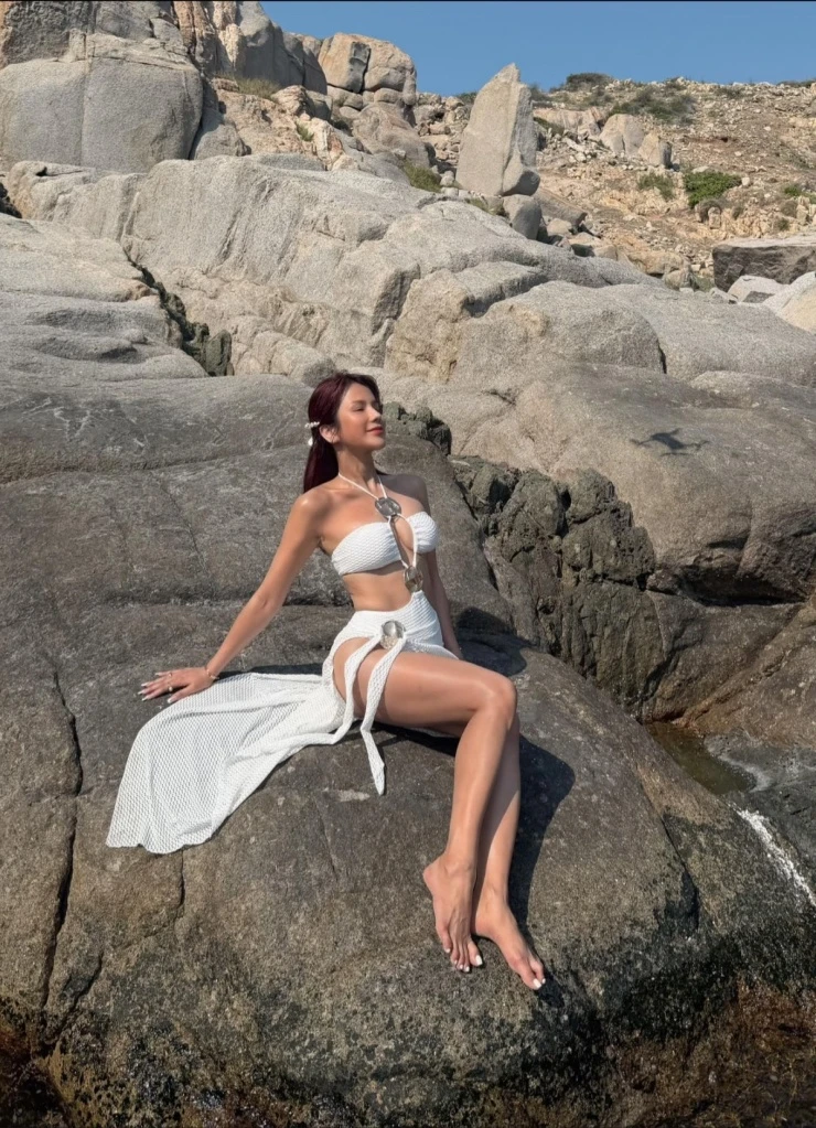 Ảnh sao 23/4: Đàm Thu Trang lo con gái Suchin có bạn trai