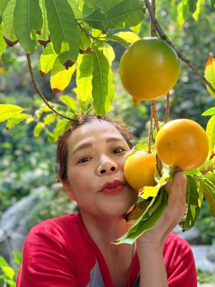 Ảnh sao 3/4: Tiên Nguyễn tổ chức tiệc ngủ mừng sinh nhật em dâu tương lai