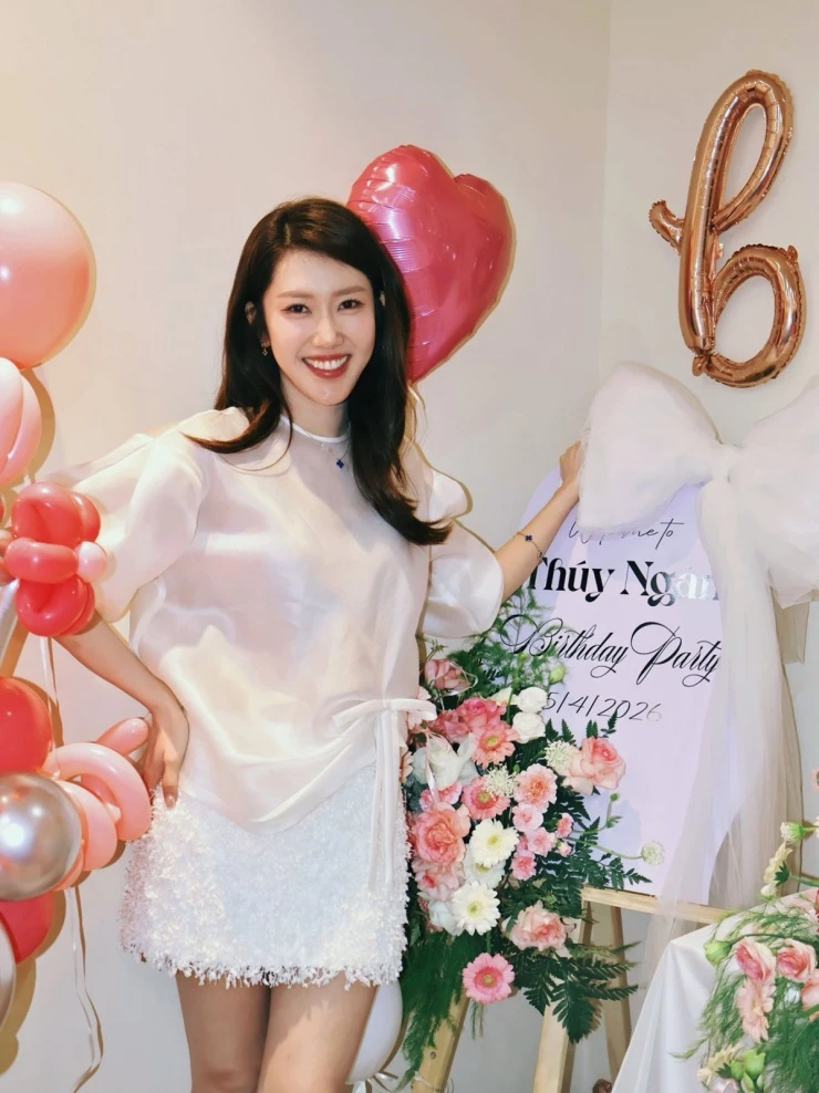 Ảnh sao 3/4: Tiên Nguyễn tổ chức tiệc ngủ mừng sinh nhật em dâu tương lai