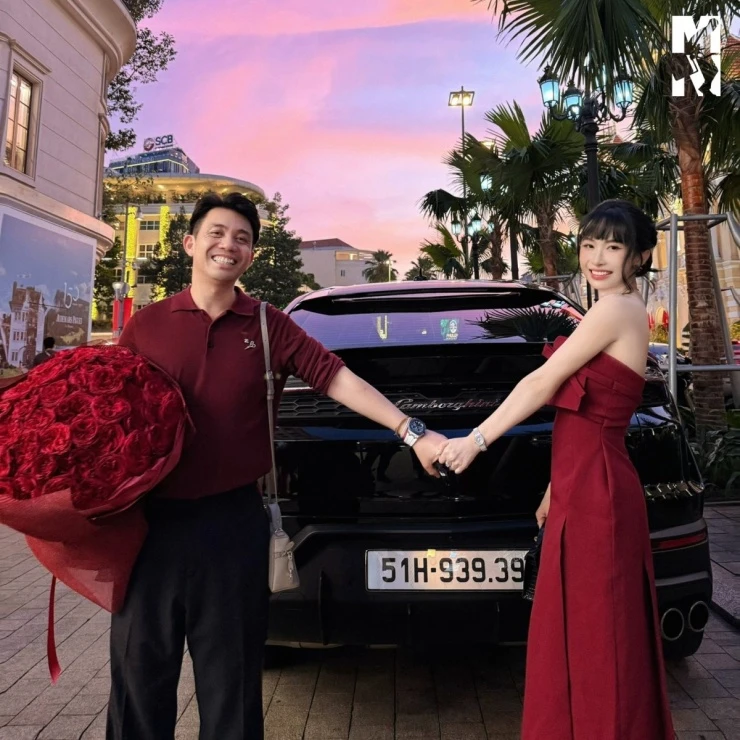 Ảnh sao 7/4: Em trai và em dâu tương lai của Tiên Nguyễn tình tứ bên nhau