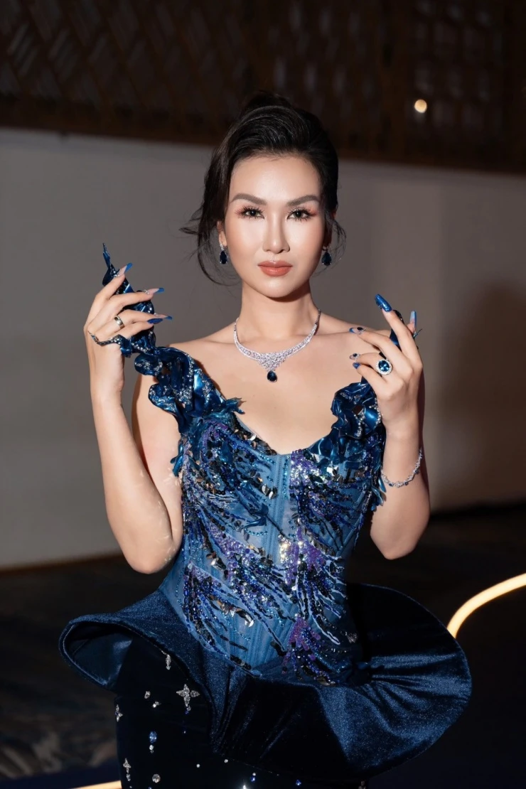 Ảnh sao 8/4: Thanh Mai thăm biệt thự 1.000 m2 của Giáng My Ảnh sao 8/4: Thanh Mai thăm biệt thự 1.000 m2 của Giáng My