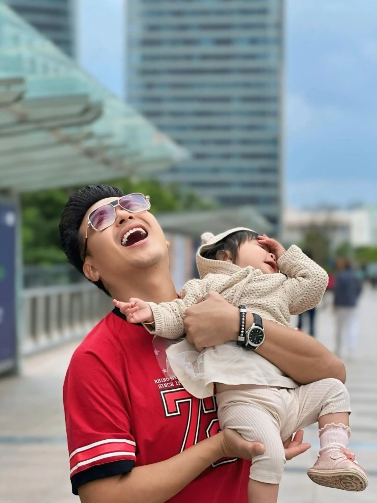 Ảnh sao 8/4: Thanh Mai thăm biệt thự 1.000 m2 của Giáng My Ảnh sao 8/4: Thanh Mai thăm biệt thự 1.000 m2 của Giáng My