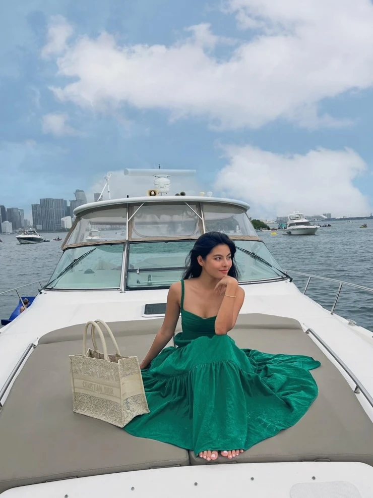 Ảnh sao 8/4: Thanh Mai thăm biệt thự 1.000 m2 của Giáng My Ảnh sao 8/4: Thanh Mai thăm biệt thự 1.000 m2 của Giáng My