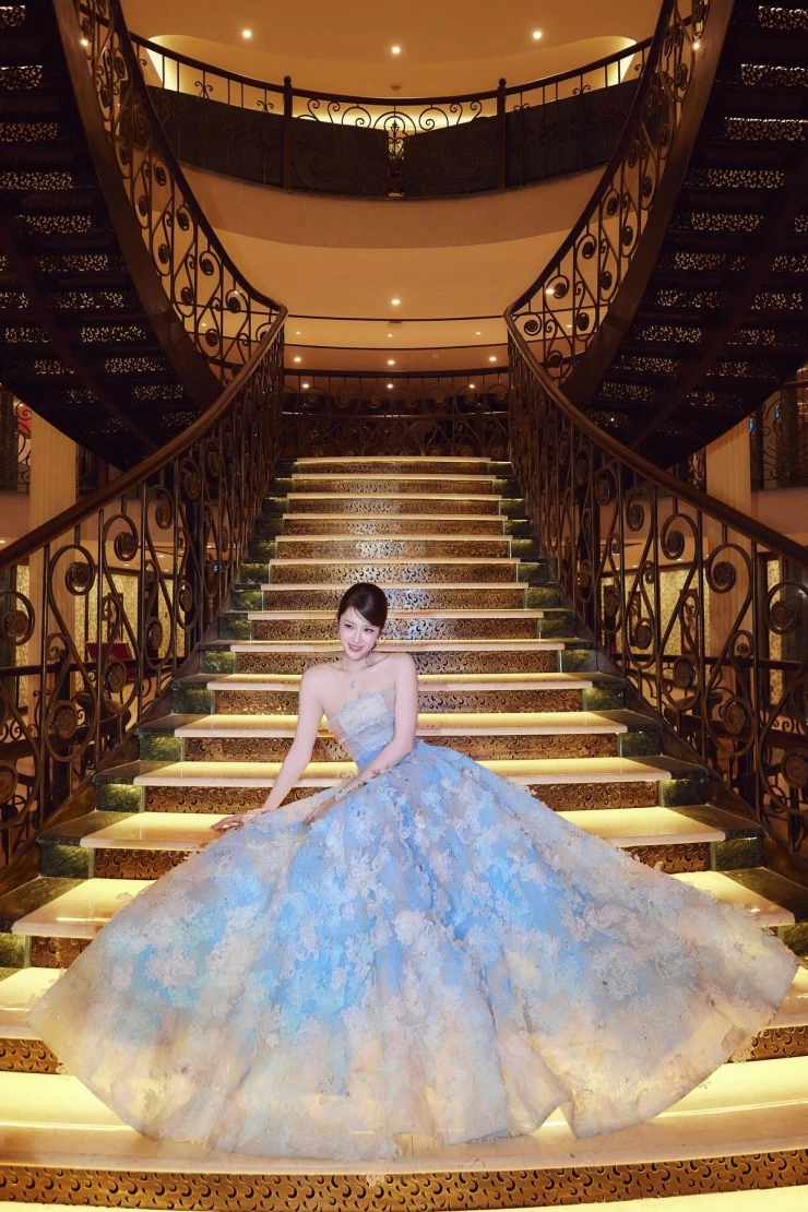 Ảnh sao 9/4: Lê Phương kỷ niệm 10 năm gặp ông xã kém tuổi Ảnh sao 9/4: Lê Phương kỷ niệm 10 năm gặp ông xã kém tuổi