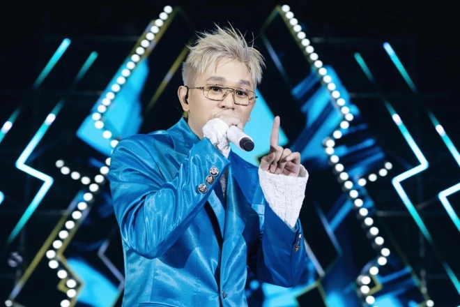 B Ray xây dựng sự nghiệp bằng những lời xin lỗi