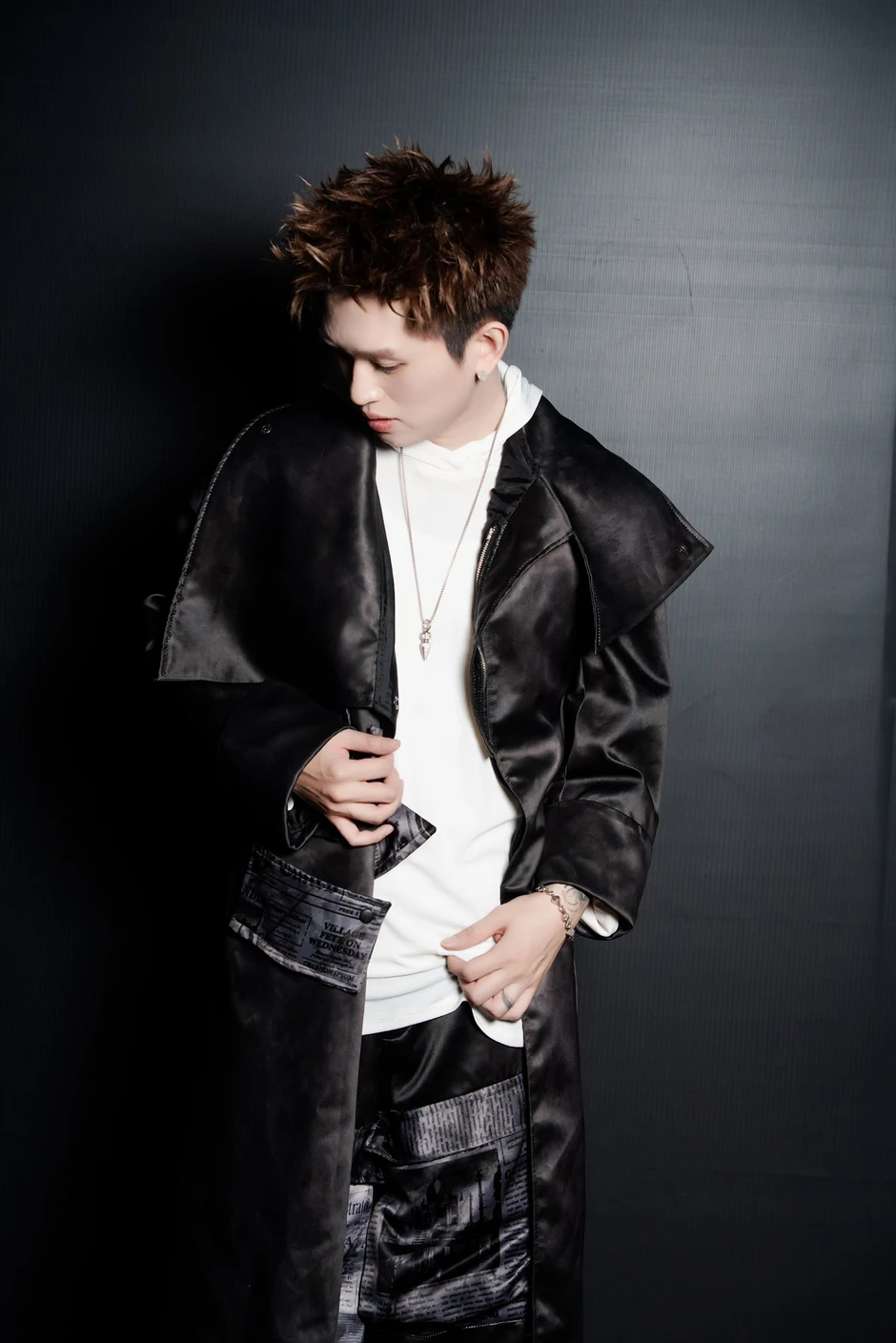 B Ray xây dựng sự nghiệp bằng những lời xin lỗi