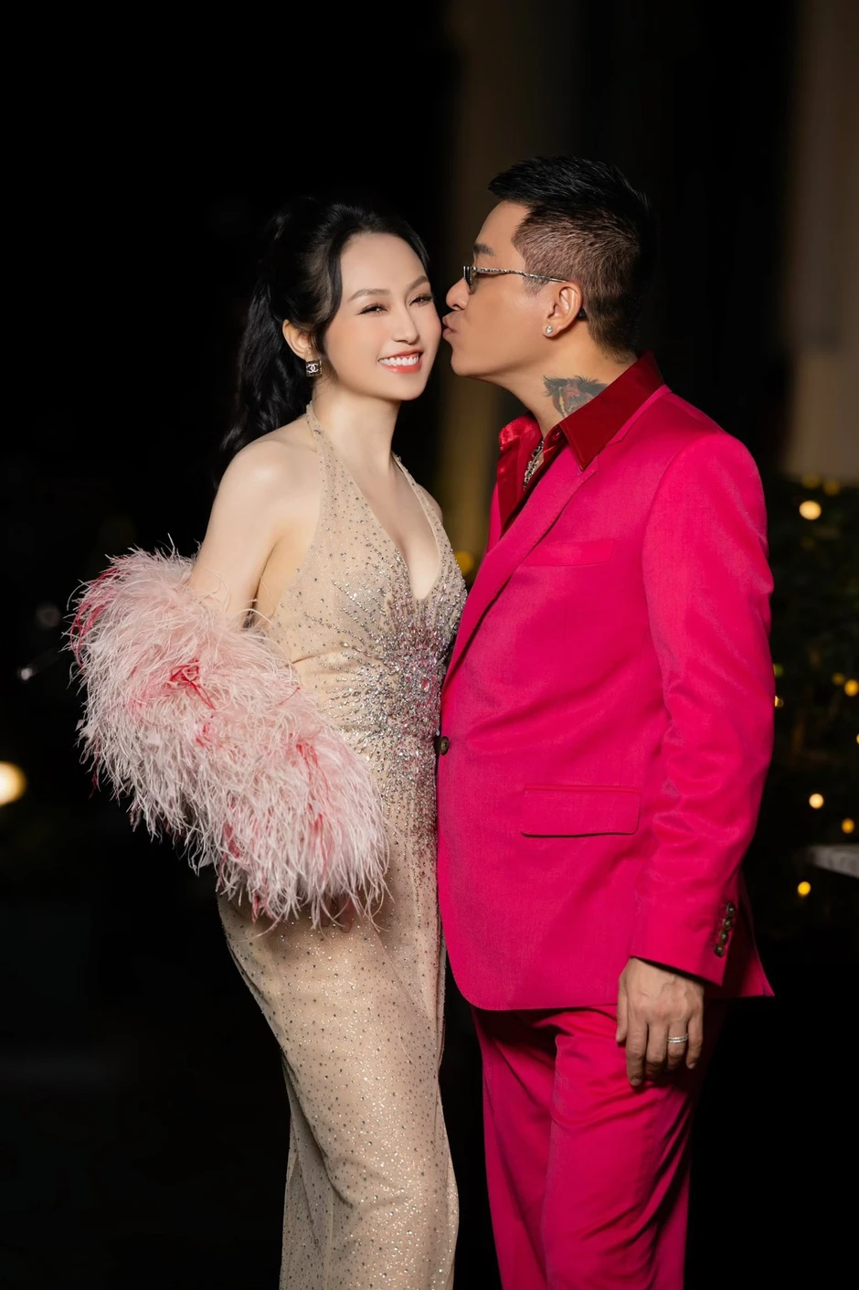 Bà xã 9X của Tuấn Hưng: "Giờ không chỉ là vợ chồng, còn là bạn đồng tu" Bà xã 9X của Tuấn Hưng: "Giờ không chỉ là vợ chồng, còn là bạn đồng tu"