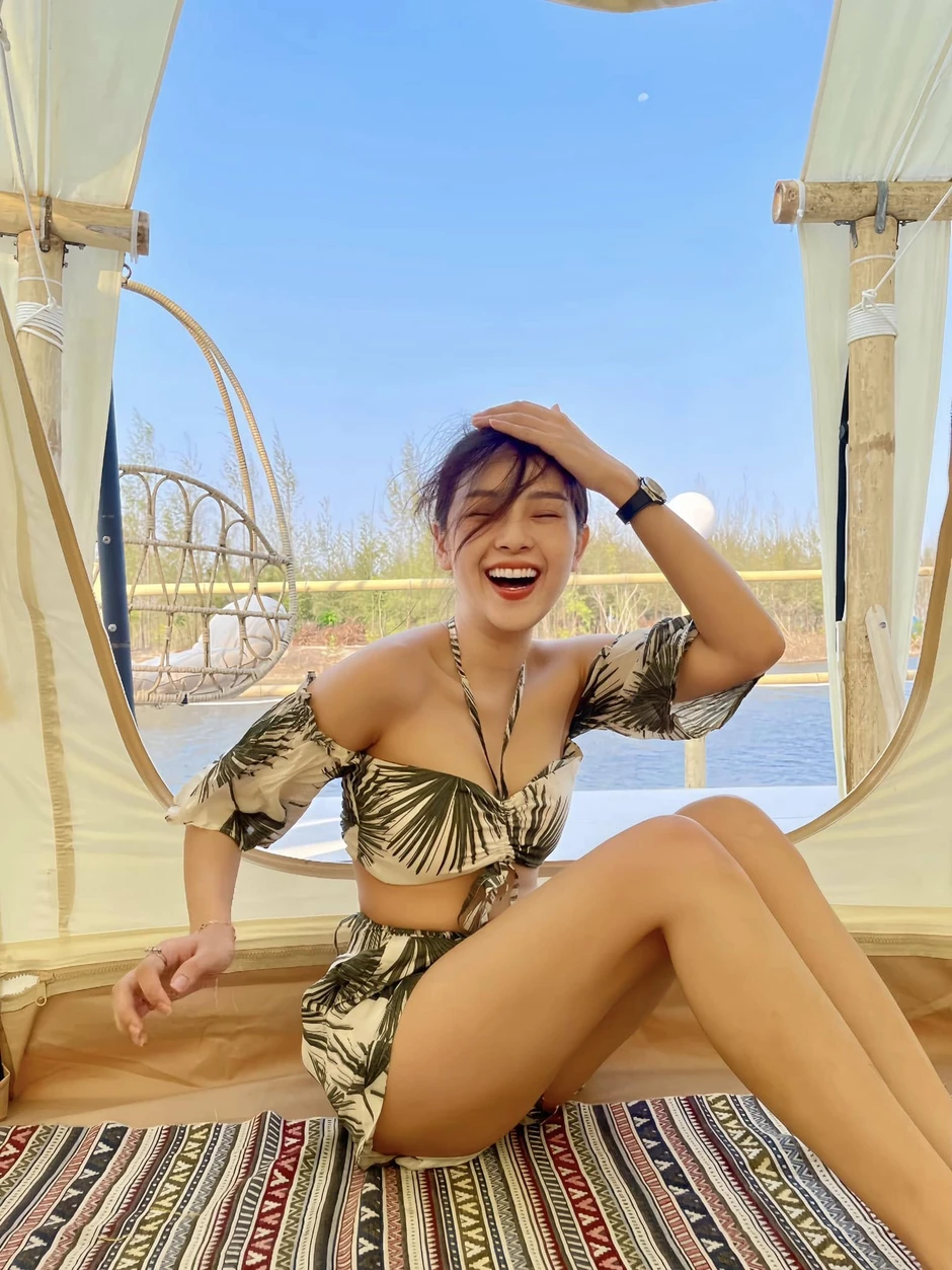 Bản sao Angela Phương Trinh thay đổi hoàn toàn, lột xác gợi cảm