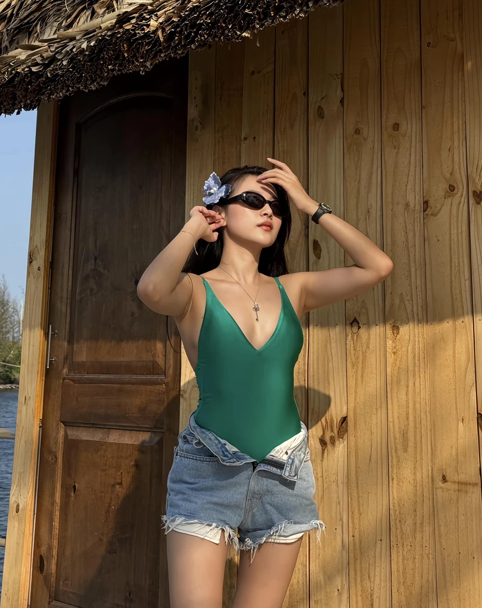 Bản sao Angela Phương Trinh thay đổi hoàn toàn, lột xác gợi cảm