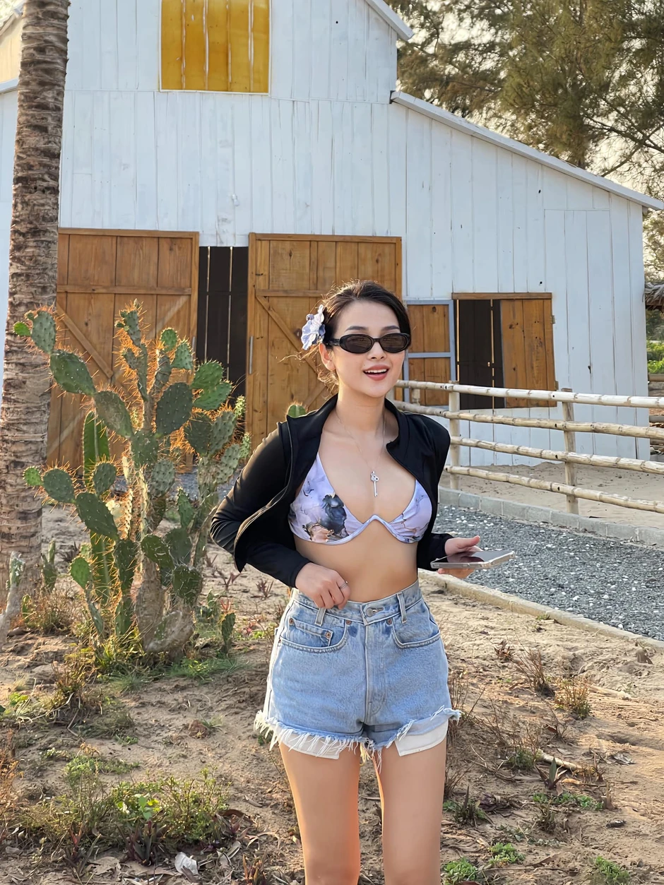 Bản sao Angela Phương Trinh thay đổi hoàn toàn, lột xác gợi cảm