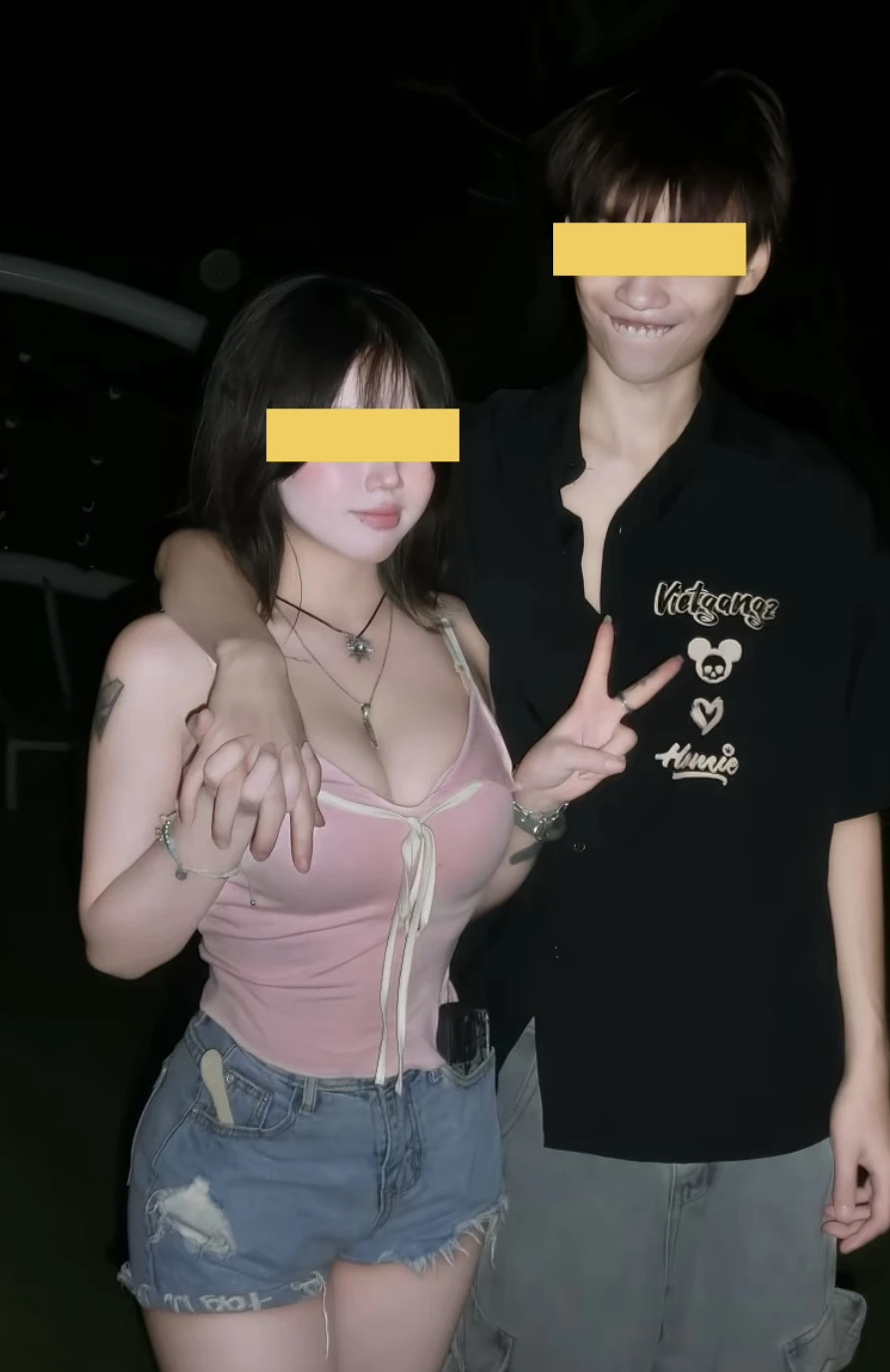 Bất chấp tất cả để câu kéo người xem, cặp đôi khiến dân mạng "rùng mình" vì loạt content nhạy cảm, lố lăng hết sức!