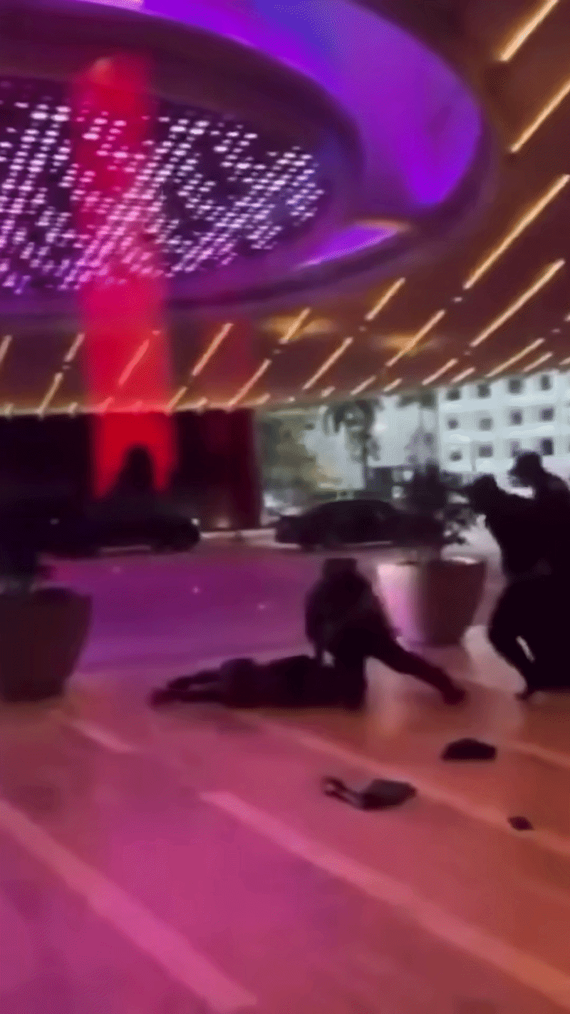 Bắt khẩn cấp nam ca sĩ nổi tiếng vì tội nghiêm trọng, thái độ cười cợt gây sốc