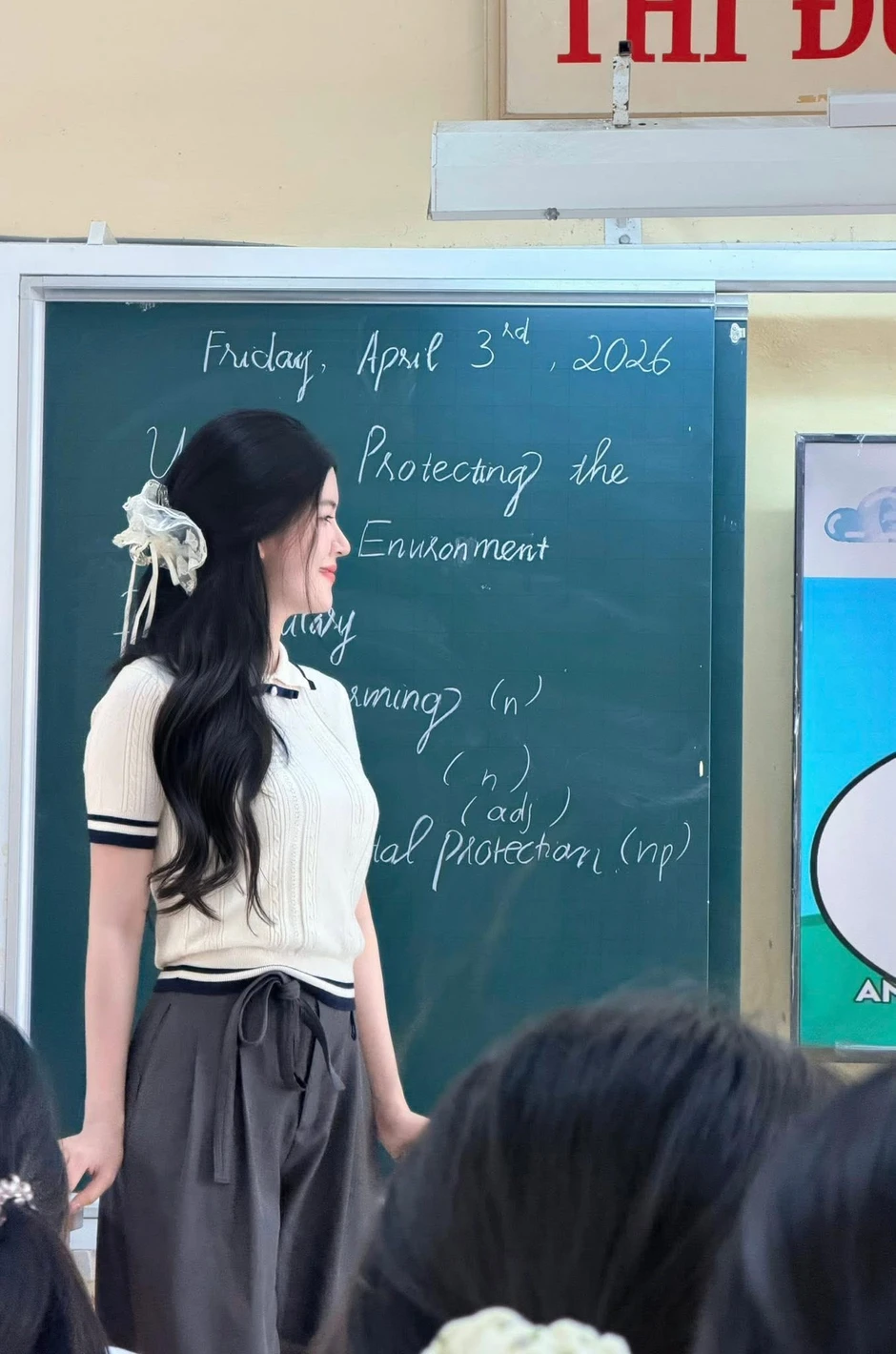 Bật mí sức hút của cô giáo tiếng Anh "nhà người ta": Vừa giỏi vừa duyên, thảo nào người xem "mê tít"! Bật mí sức hút của cô giáo tiếng Anh "nhà người ta": Vừa giỏi vừa duyên, thảo nào người xem "mê tít"!