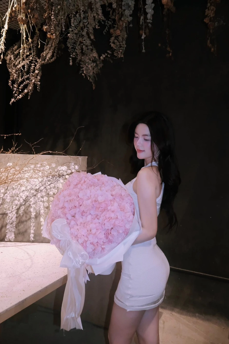 Bật mí sức hút của cô giáo tiếng Anh "nhà người ta": Vừa giỏi vừa duyên, thảo nào người xem "mê tít"! Bật mí sức hút của cô giáo tiếng Anh "nhà người ta": Vừa giỏi vừa duyên, thảo nào người xem "mê tít"!