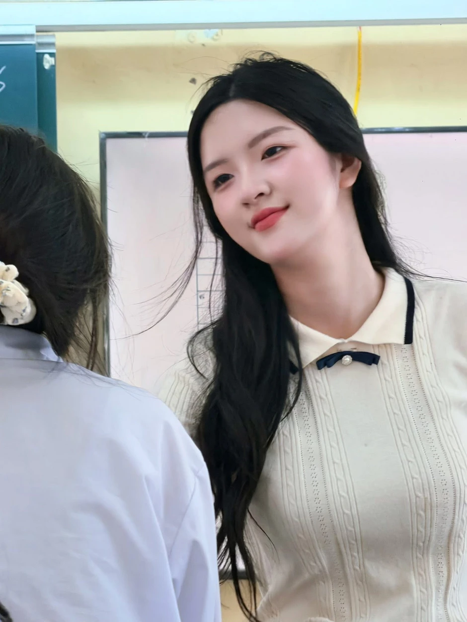 Bật mí sức hút của cô giáo tiếng Anh "nhà người ta": Vừa giỏi vừa duyên, thảo nào người xem "mê tít"! Bật mí sức hút của cô giáo tiếng Anh "nhà người ta": Vừa giỏi vừa duyên, thảo nào người xem "mê tít"!