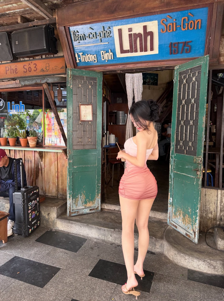 Bất ngờ xuất hiện ở Việt Nam, idol 2.7 triệu follow khiến dân tình "chao đảo"