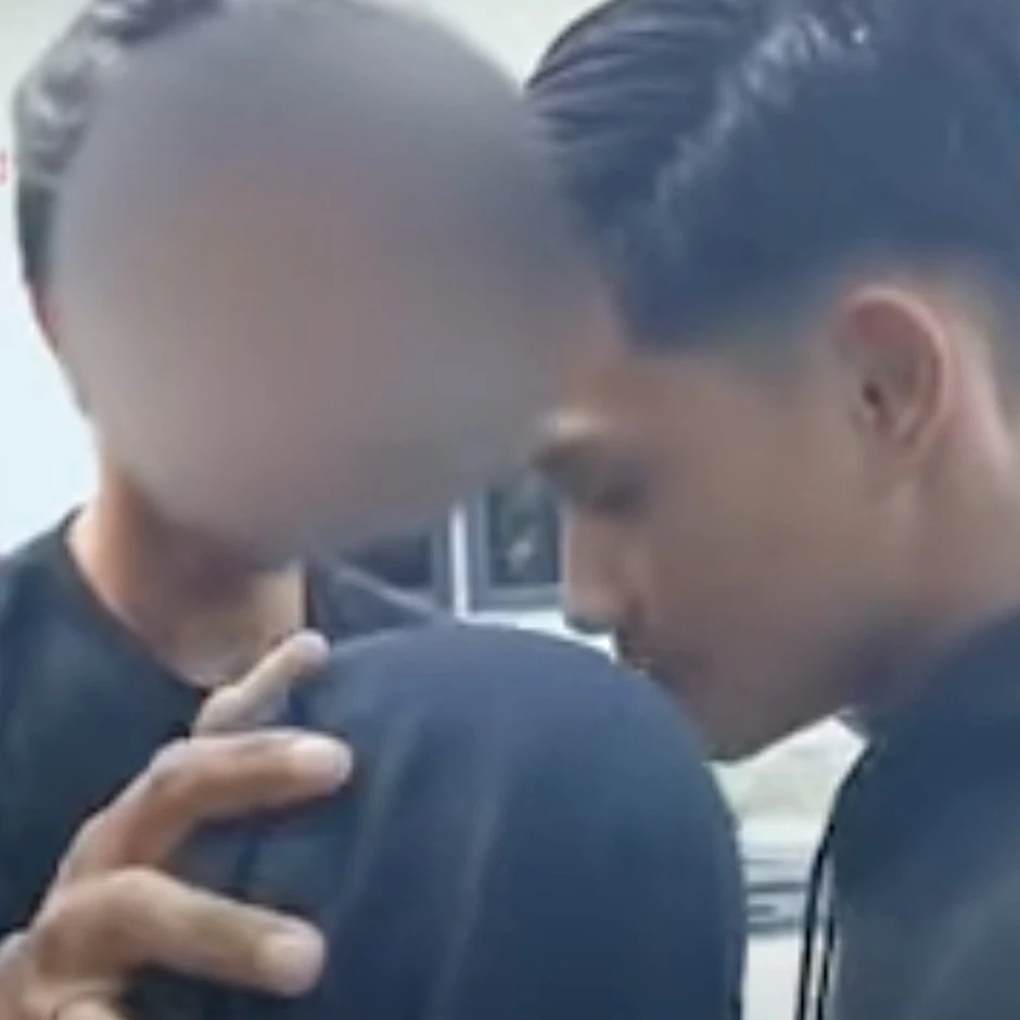 Bắt quả tang vợ ngoại tình với người đàn ông khác trong nhà trọ, chồng có cách xử lý không thể tin nổi Bắt quả tang vợ ngoại tình với người đàn ông khác trong nhà trọ, chồng có cách xử lý không thể tin nổi