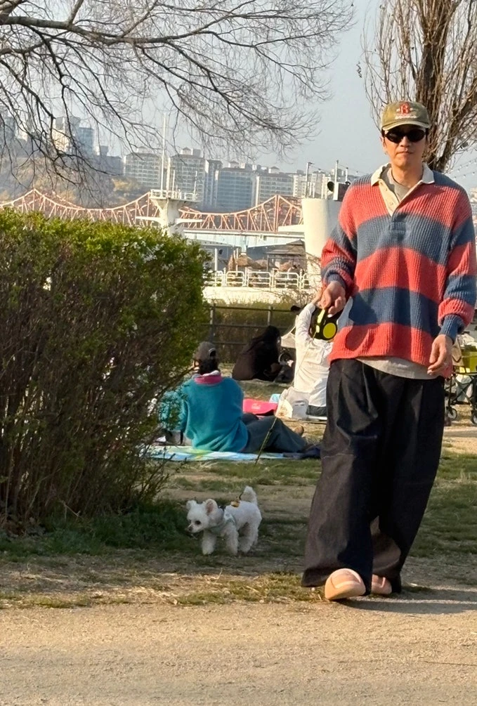 Bắt tại trận Lee Kwang Soo hẹn hò nữ thần nóng bỏng bậc nhất showbiz, 1 hành động “lột trần” bản chất thê nô