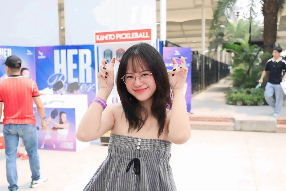 Bắt trend theo kiểu độc lạ, Mai Linh Zuto khiến anh em game thủ "đỏ mặt" với hành động này Bắt trend theo kiểu độc lạ, Mai Linh Zuto khiến anh em game thủ "đỏ mặt" với hành động này