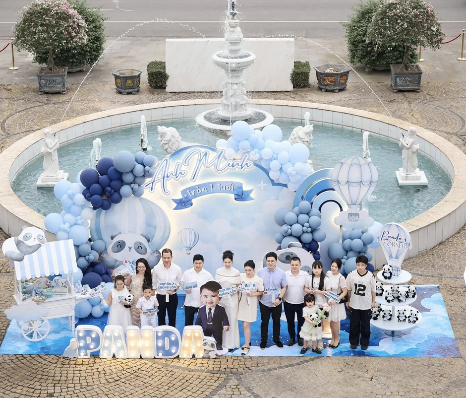 Bé Panda tròn 1 tuổi: Tiệc thôi nôi tổ chức tại dinh thự hoành tráng, màn "chốt mic" của quý tử nhà nữ MC gây sốt