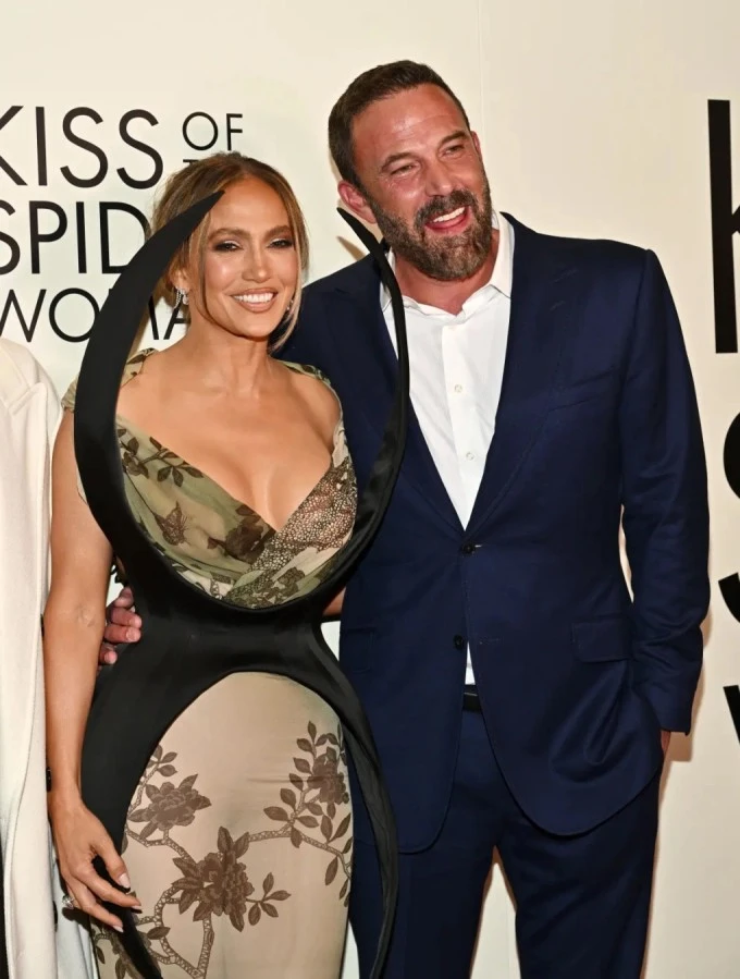 Ben Affleck tặng lại dinh thự 60 triệu USD cho Jennifer Lopez