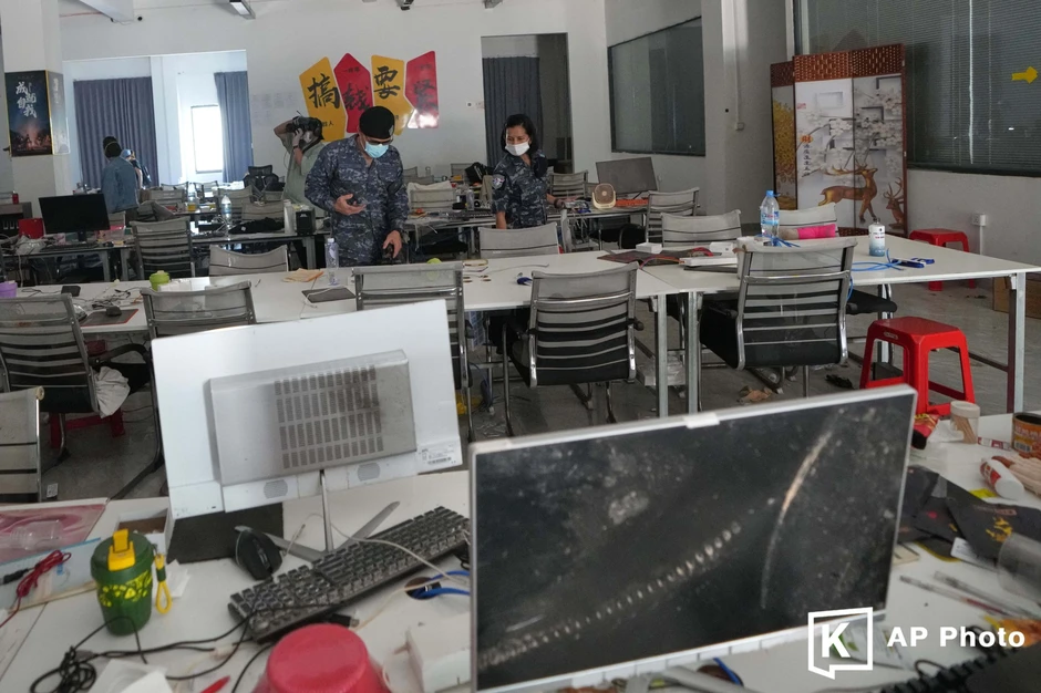 Bên trong hang ổ khổng lồ nơi 10.000 "công nhân" đã lừa đảo người dân toàn cầu: Kịch bản, thẻ SIM vương vãi khắp 29 tòa nhà Bên trong hang ổ khổng lồ nơi 10.000 "công nhân" đã lừa đảo người dân toàn cầu: Kịch bản, thẻ SIM vương vãi khắp 29 tòa nhà