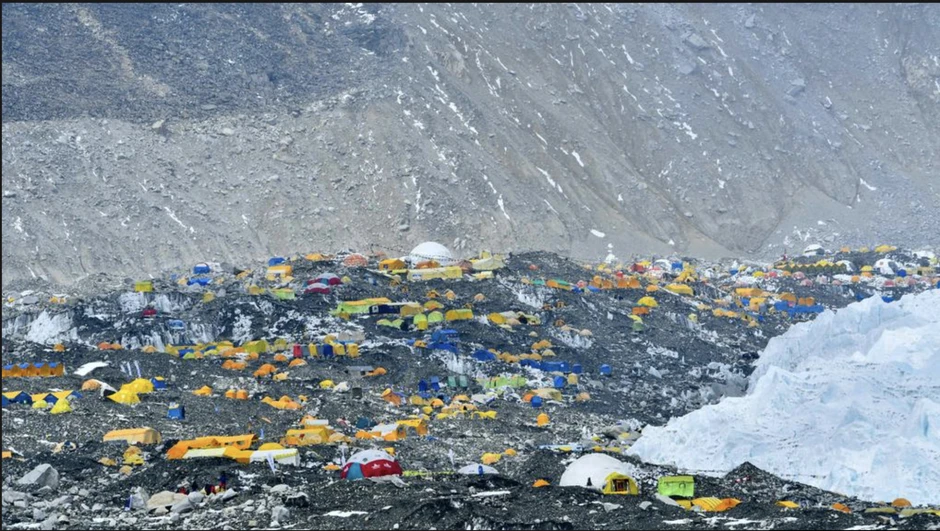 Bên trong “Thung lũng Cầu Vồng” trên đỉnh Everest: Nghĩa địa lộ thiên ám ảnh của những người chinh phục đỉnh núi cao nhất thế giới