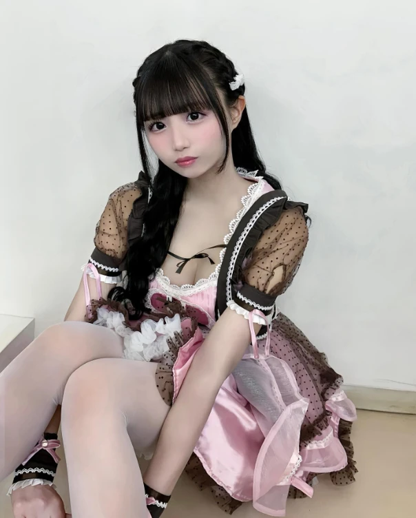 Bị fan quấy rối, áp lực tinh thần, hot girl xinh đẹp hoảng loạn, bất an tột độ