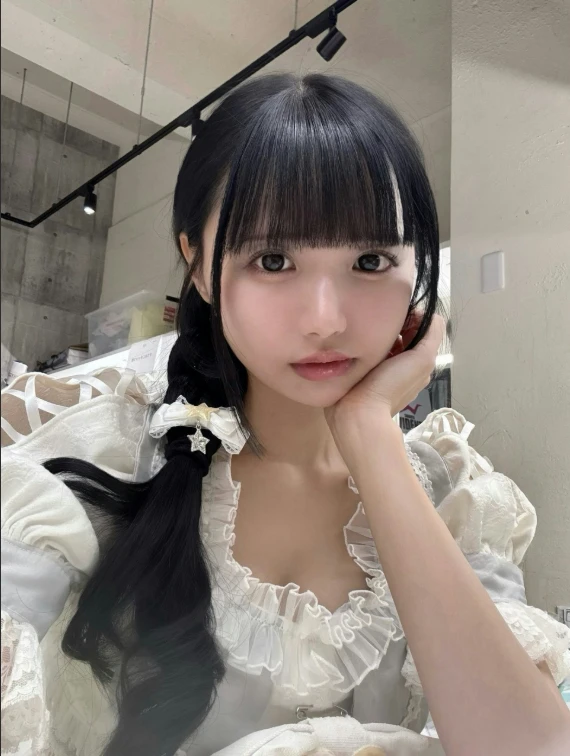 Bị fan quấy rối, áp lực tinh thần, hot girl xinh đẹp hoảng loạn, bất an tột độ