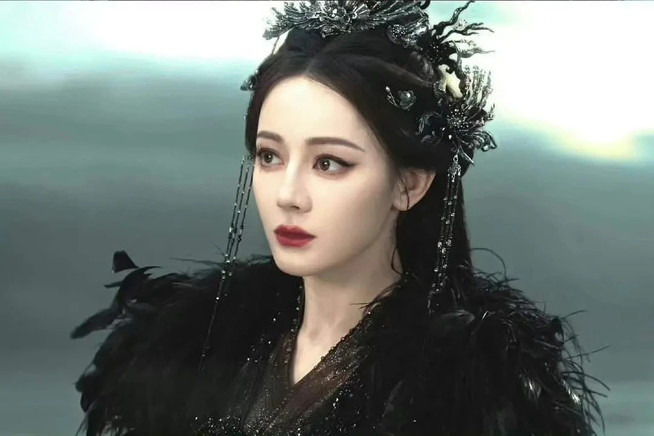 bộ ảnh cưới đáng sợ của Địch Lệ Nhiệt Ba và Trần Phi Vũ