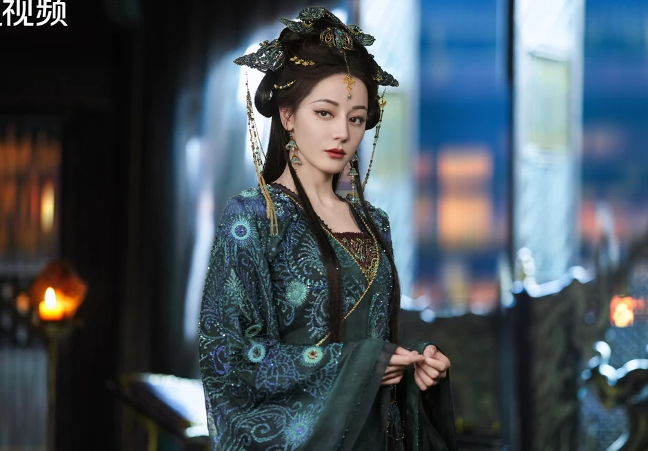 bộ ảnh cưới đáng sợ của Địch Lệ Nhiệt Ba và Trần Phi Vũ