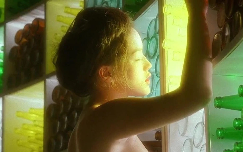 Bộ phim 18+ kết hợp với Trương Quốc Vinh giúp Thư Kỳ "gột rửa" quá khứ khoe thân