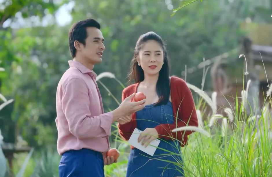 Bóng Ma Hạnh Phúc lộ hạt sạn ngớ ngẩn vô cùng