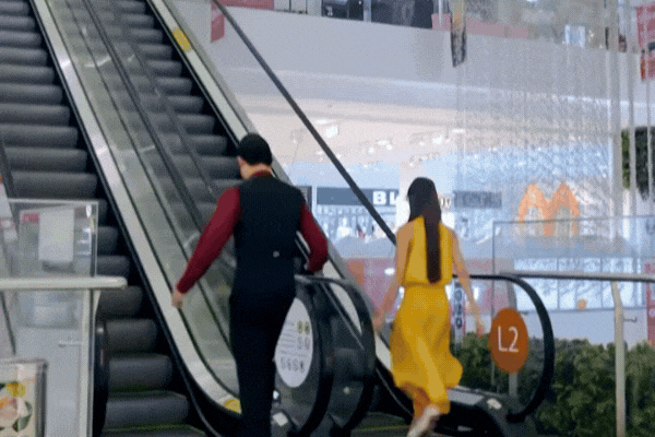 Bóng Ma Hạnh Phúc tình tiết lố bịch chưa từng thấy